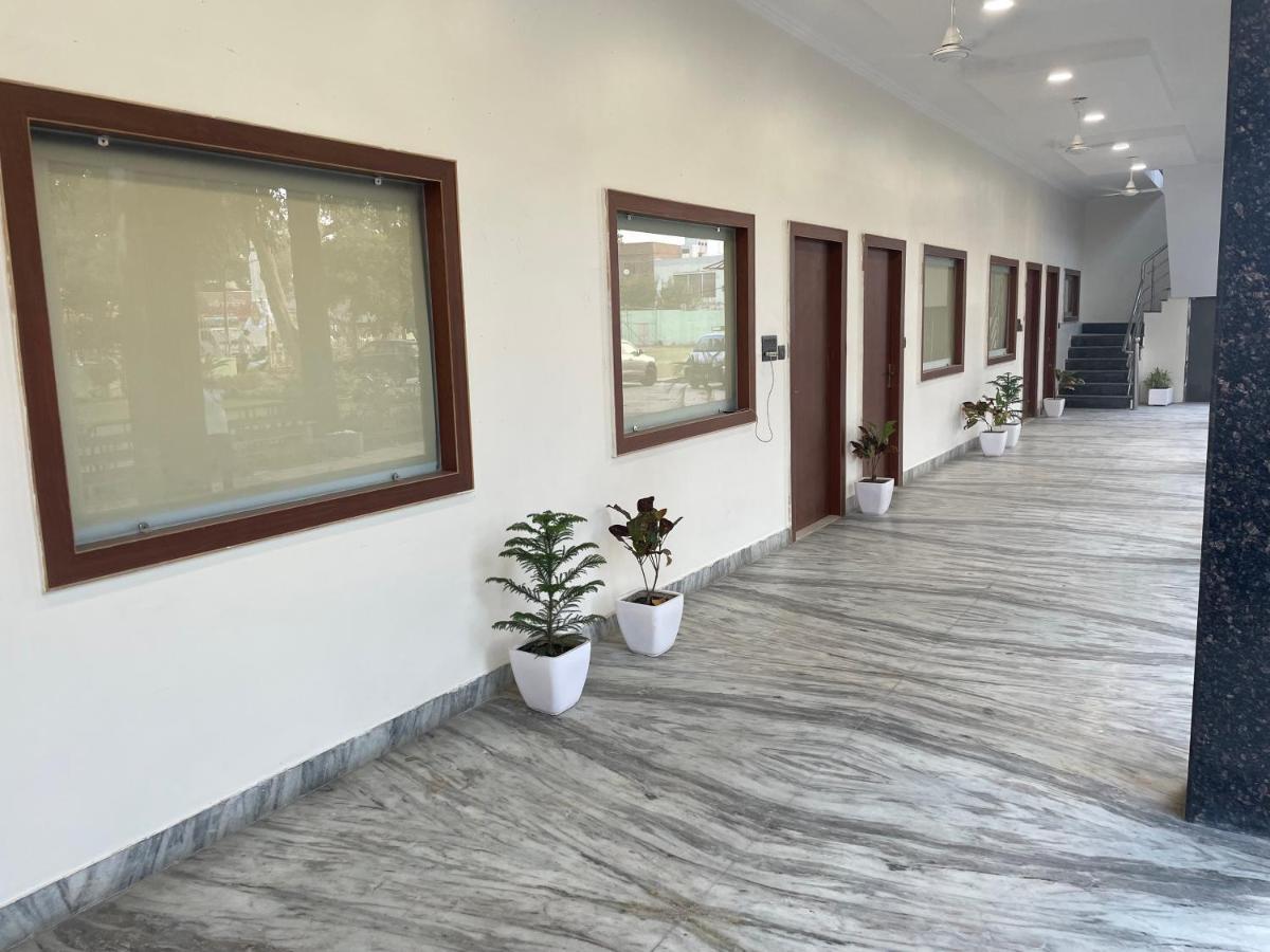 The Kedar Resort Mathura Eksteriør bilde