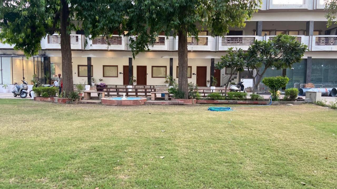 The Kedar Resort Mathura Eksteriør bilde