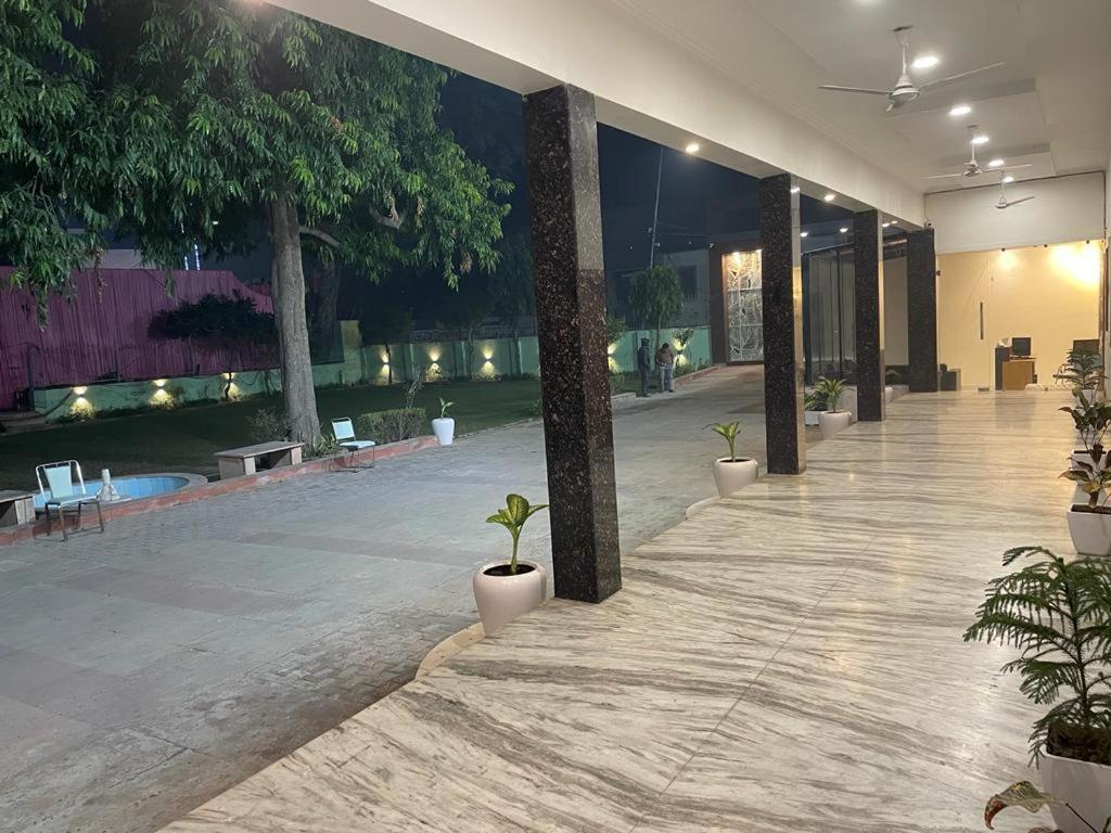 The Kedar Resort Mathura Eksteriør bilde