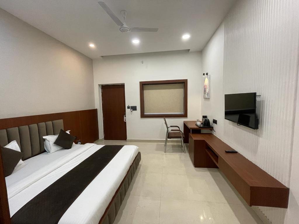 The Kedar Resort Mathura Eksteriør bilde