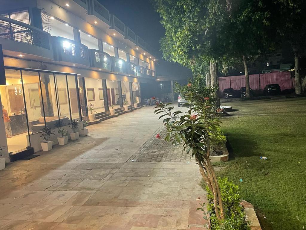 The Kedar Resort Mathura Eksteriør bilde