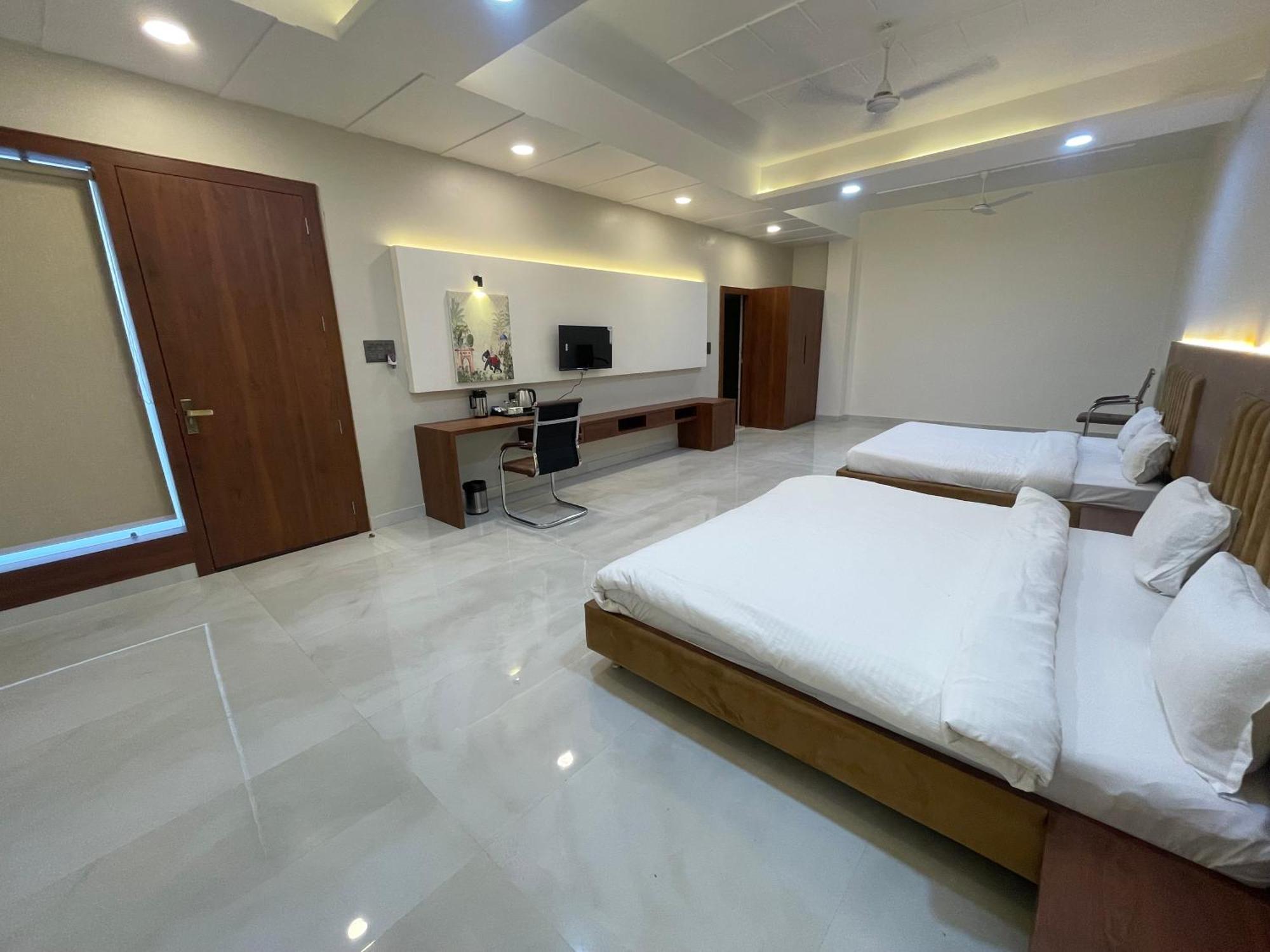 The Kedar Resort Mathura Eksteriør bilde